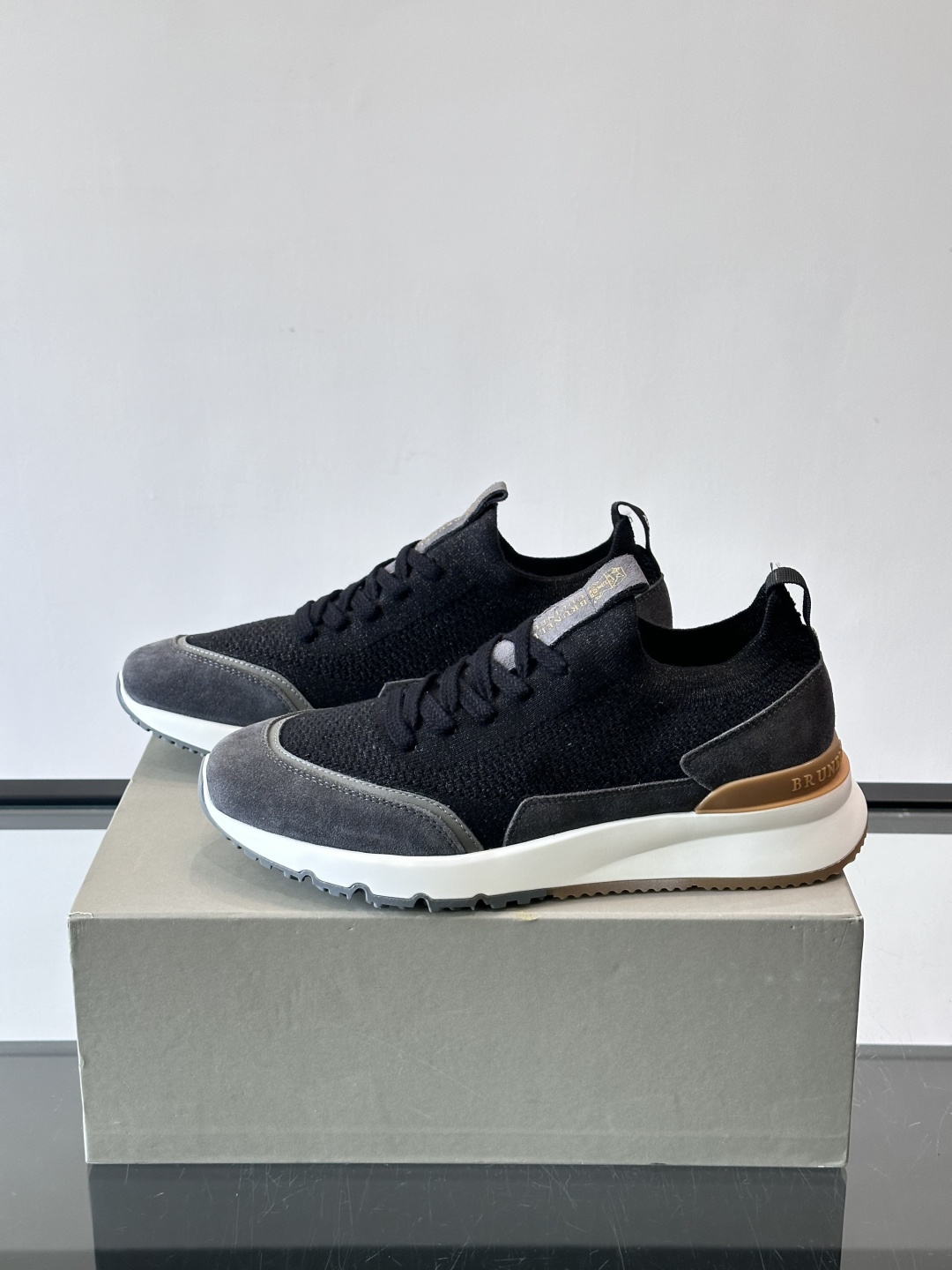 Brunello Cucinelli 新款拼色运动板男鞋 此款运动鞋面料采用进口飞织，春夏穿着舒适透气，