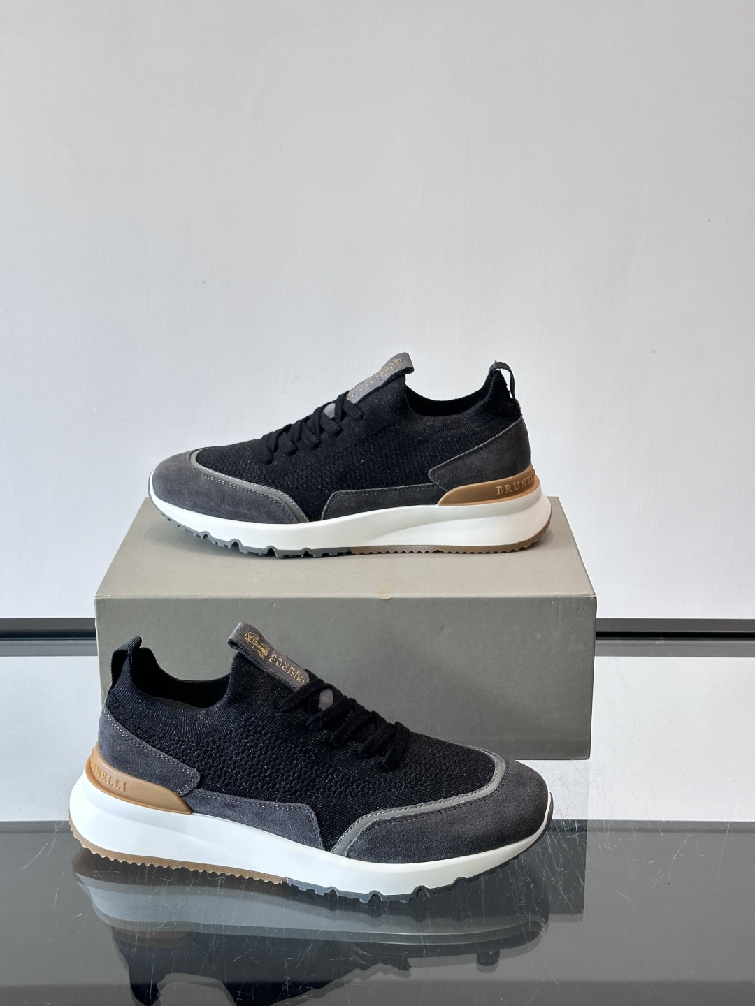 Brunello Cucinelli 新款拼色运动板男鞋 此款运动鞋面料采用进口飞织，春夏穿着舒适透气，