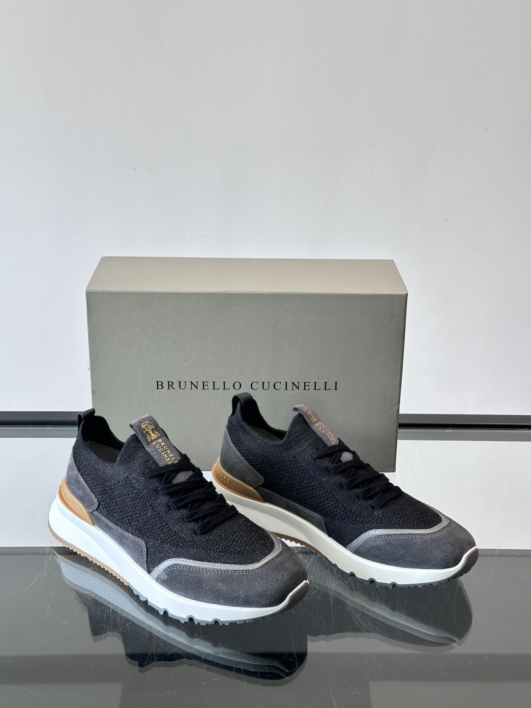 Brunello Cucinelli 新款拼色运动板男鞋 此款运动鞋面料采用进口飞织，春夏穿着舒适透气，