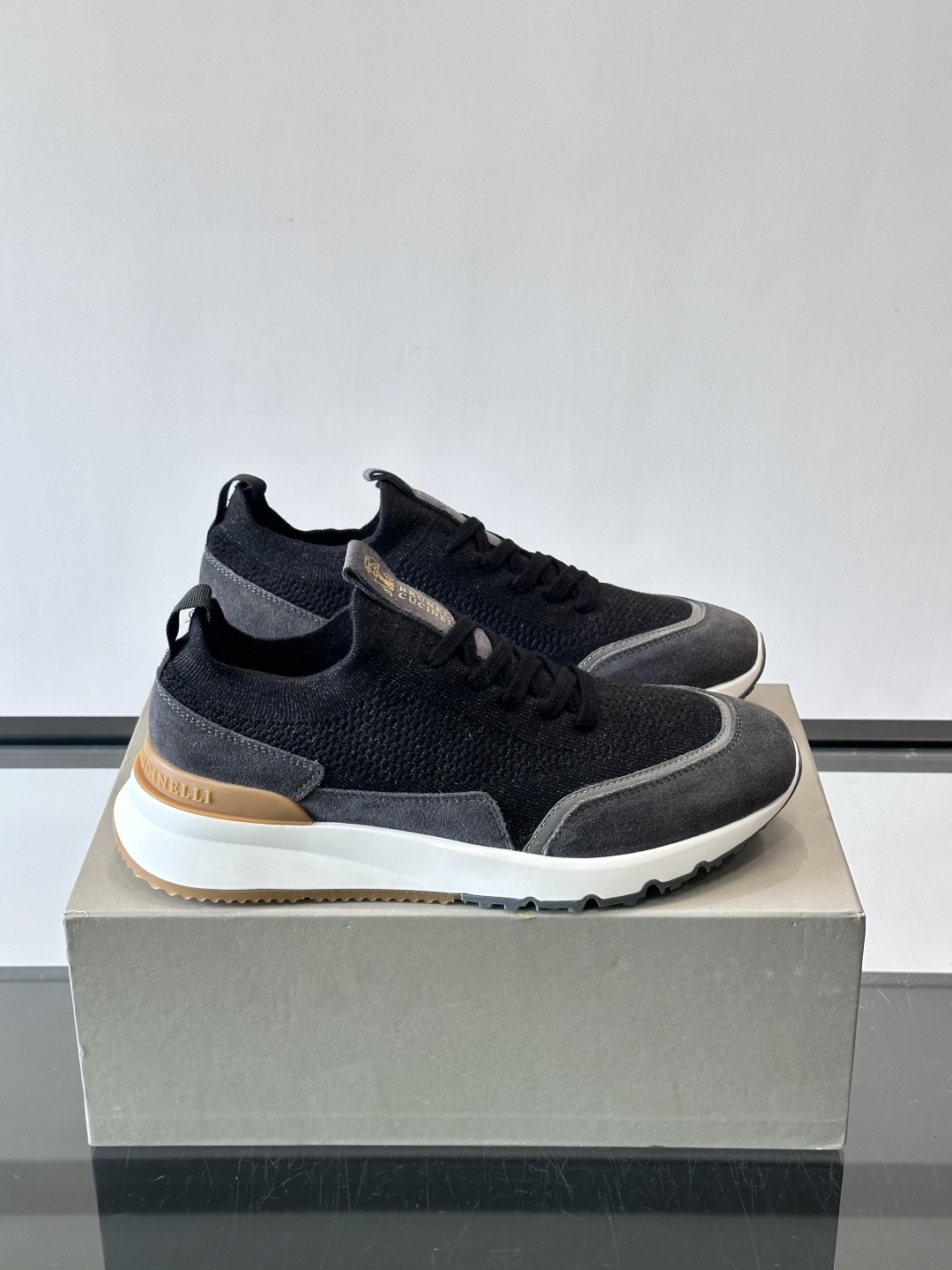 Brunello Cucinelli 新款拼色运动板男鞋 此款运动鞋面料采用进口飞织，春夏穿着舒适透气，