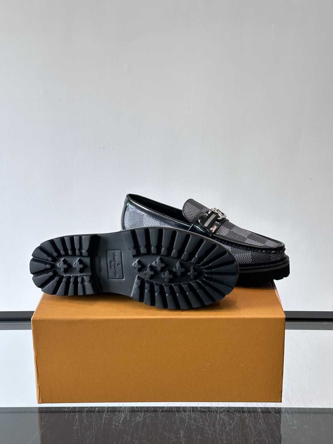 ✨LV Monogram乐福鞋，经典牛皮+压花图案，品牌辨识度超高！厚底橡胶设计，穿着舒适又耐磨，通勤休