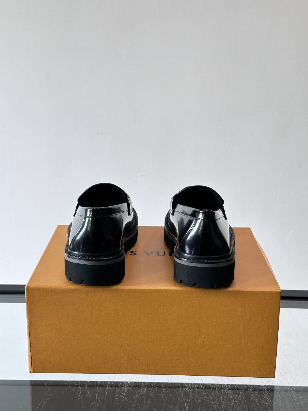 ✨LV Monogram乐福鞋，经典牛皮+压花图案，品牌辨识度超高！厚底橡胶设计，穿着舒适又耐磨，通勤休