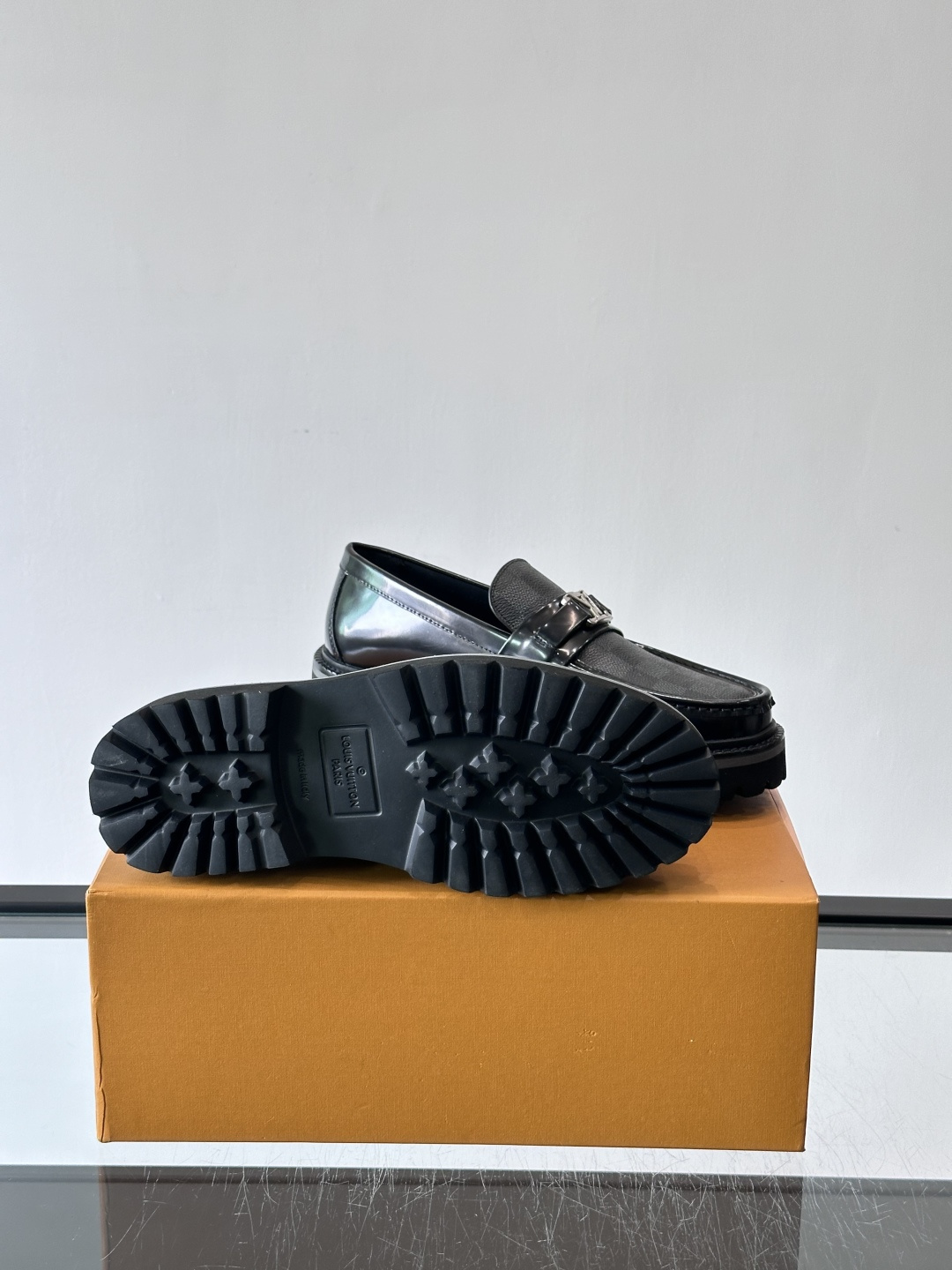 ✨LV Monogram乐福鞋，经典牛皮+压花图案，品牌辨识度超高！厚底橡胶设计，穿着舒适又耐磨，通勤休