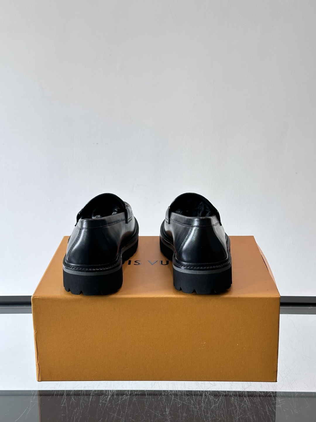 ✨LV Monogram乐福鞋，经典牛皮+压花图案，品牌辨识度超高！厚底橡胶设计，穿着舒适又耐磨，通勤休