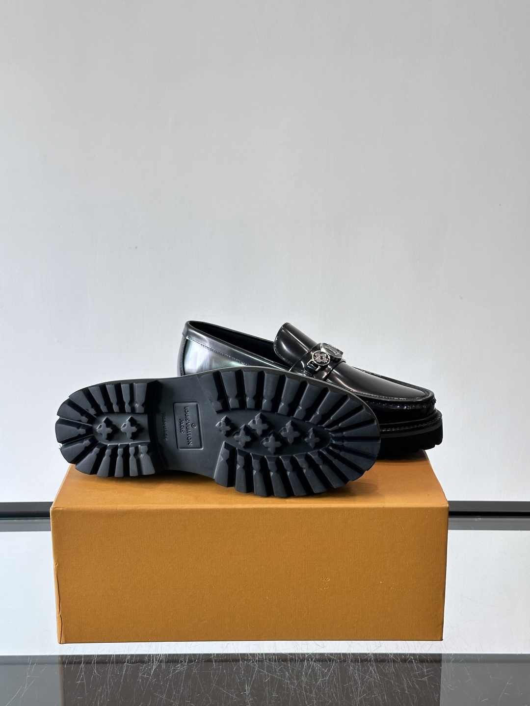 ✨LV Monogram乐福鞋，经典牛皮+压花图案，品牌辨识度超高！厚底橡胶设计，穿着舒适又耐磨，通勤休