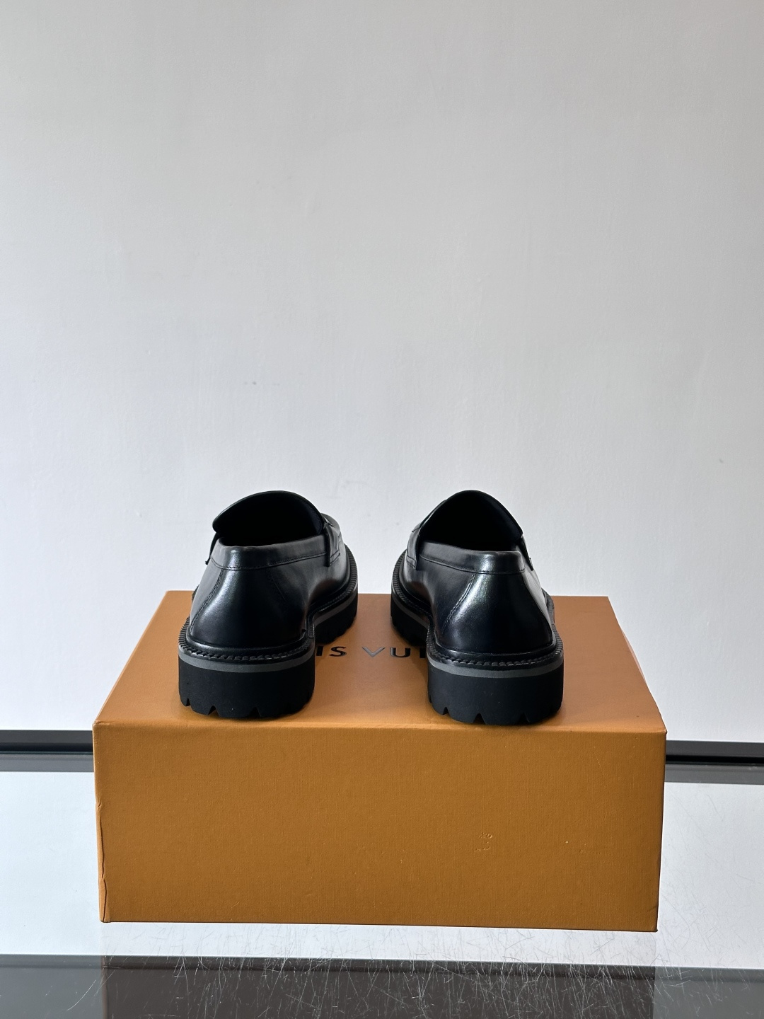 ✨LV Monogram乐福鞋，经典牛皮+压花图案，品牌辨识度超高！厚底橡胶设计，穿着舒适又耐磨，通勤休