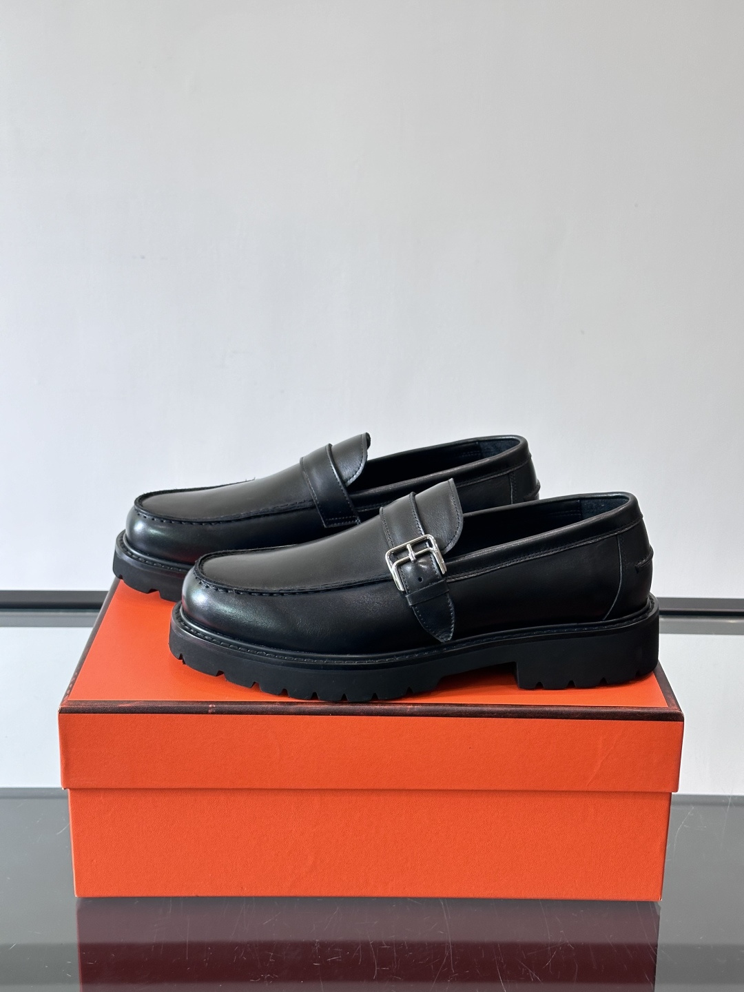 爱马仕Hermes皮鞋👞。2026高级感商务穿搭必备的男鞋~~进口原版牛皮，水染头层牛里，进口橡胶大底！