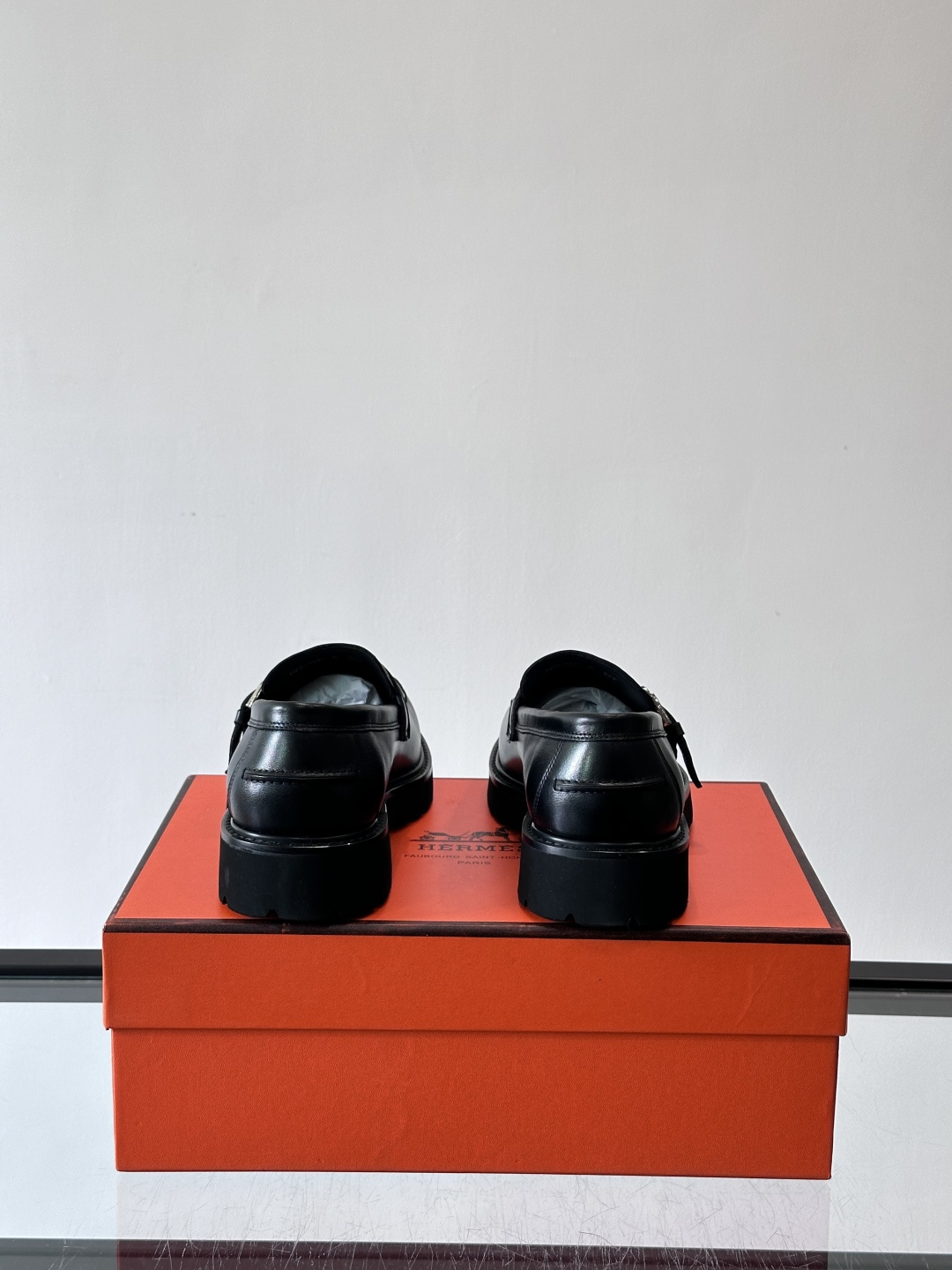 爱马仕Hermes皮鞋👞。2026高级感商务穿搭必备的男鞋~~进口原版牛皮，水染头层牛里，进口橡胶大底！