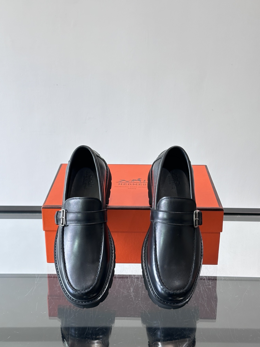 爱马仕Hermes皮鞋👞。2026高级感商务穿搭必备的男鞋~~进口原版牛皮，水染头层牛里，进口橡胶大底！