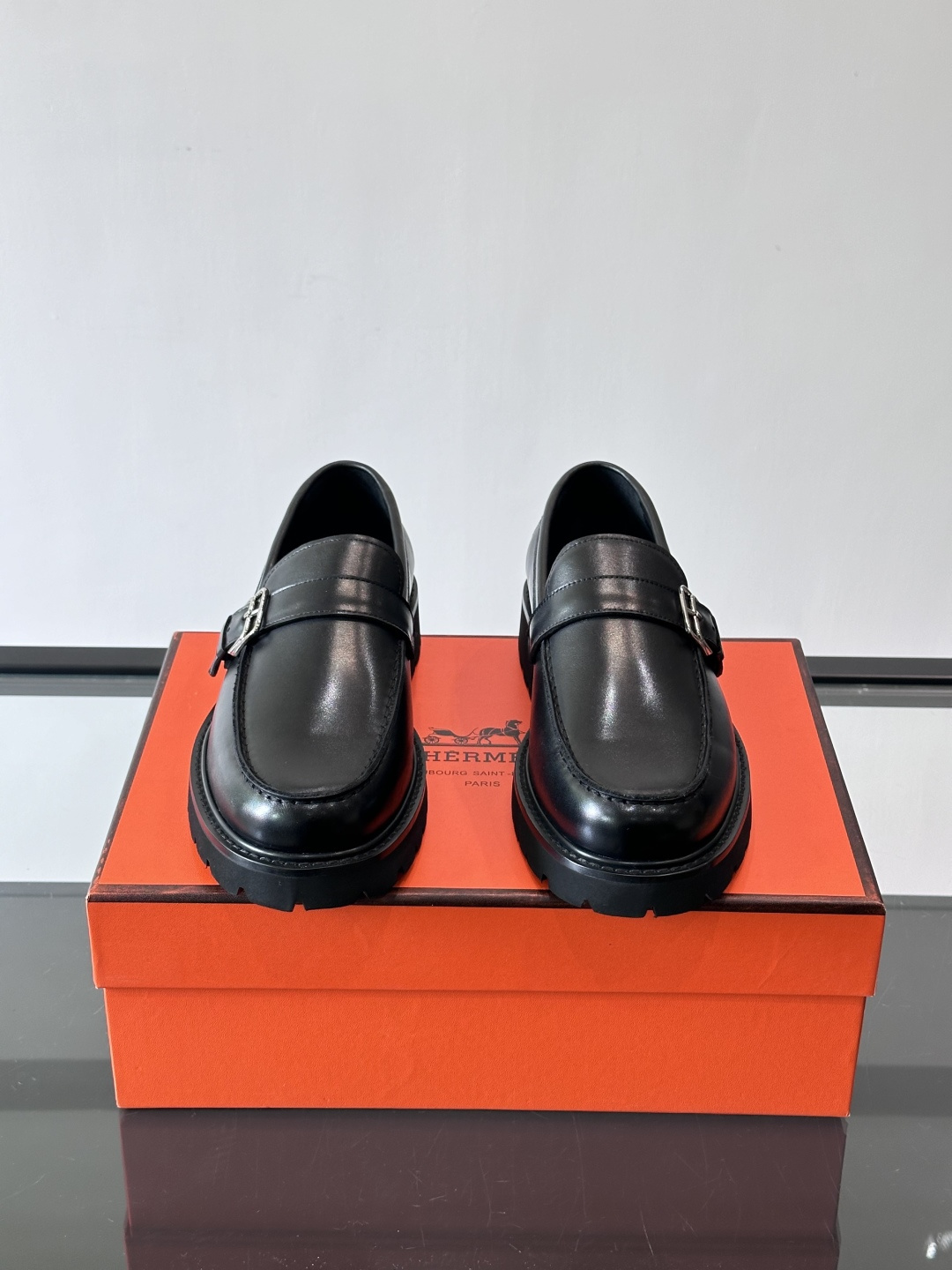 爱马仕Hermes皮鞋👞。2026高级感商务穿搭必备的男鞋~~进口原版牛皮，水染头层牛里，进口橡胶大底！