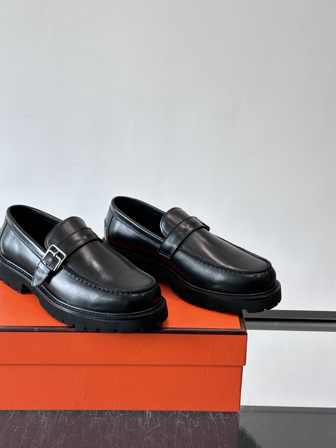 爱马仕Hermes皮鞋👞。2026高级感商务穿搭必备的男鞋~~进口原版牛皮，水染头层牛里，进口橡胶大底！