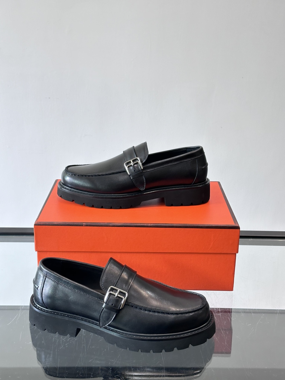 爱马仕Hermes皮鞋👞。2026高级感商务穿搭必备的男鞋~~进口原版牛皮，水染头层牛里，进口橡胶大底！