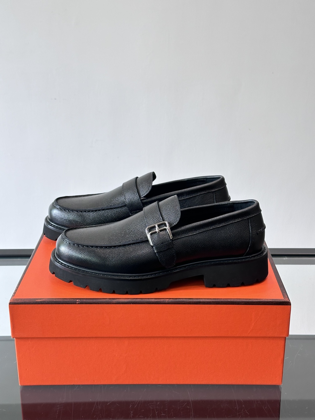 爱马仕Hermes皮鞋👞。2026高级感商务穿搭必备的男鞋~~进口原版牛皮，水染头层牛里，进口橡胶大底！