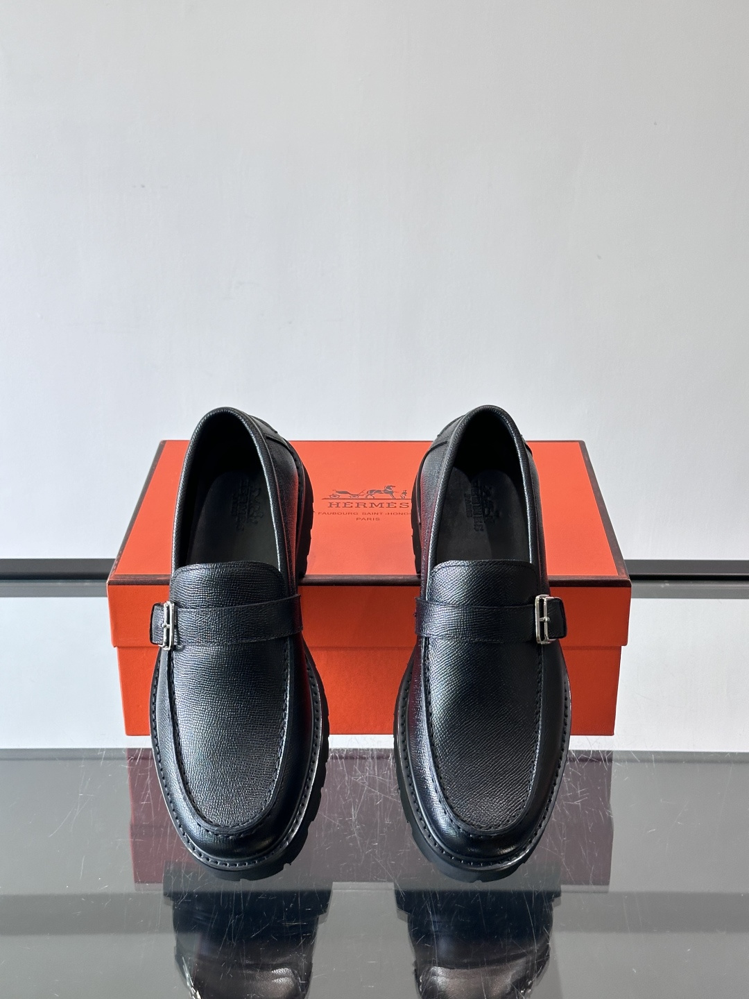 爱马仕Hermes皮鞋👞。2026高级感商务穿搭必备的男鞋~~进口原版牛皮，水染头层牛里，进口橡胶大底！