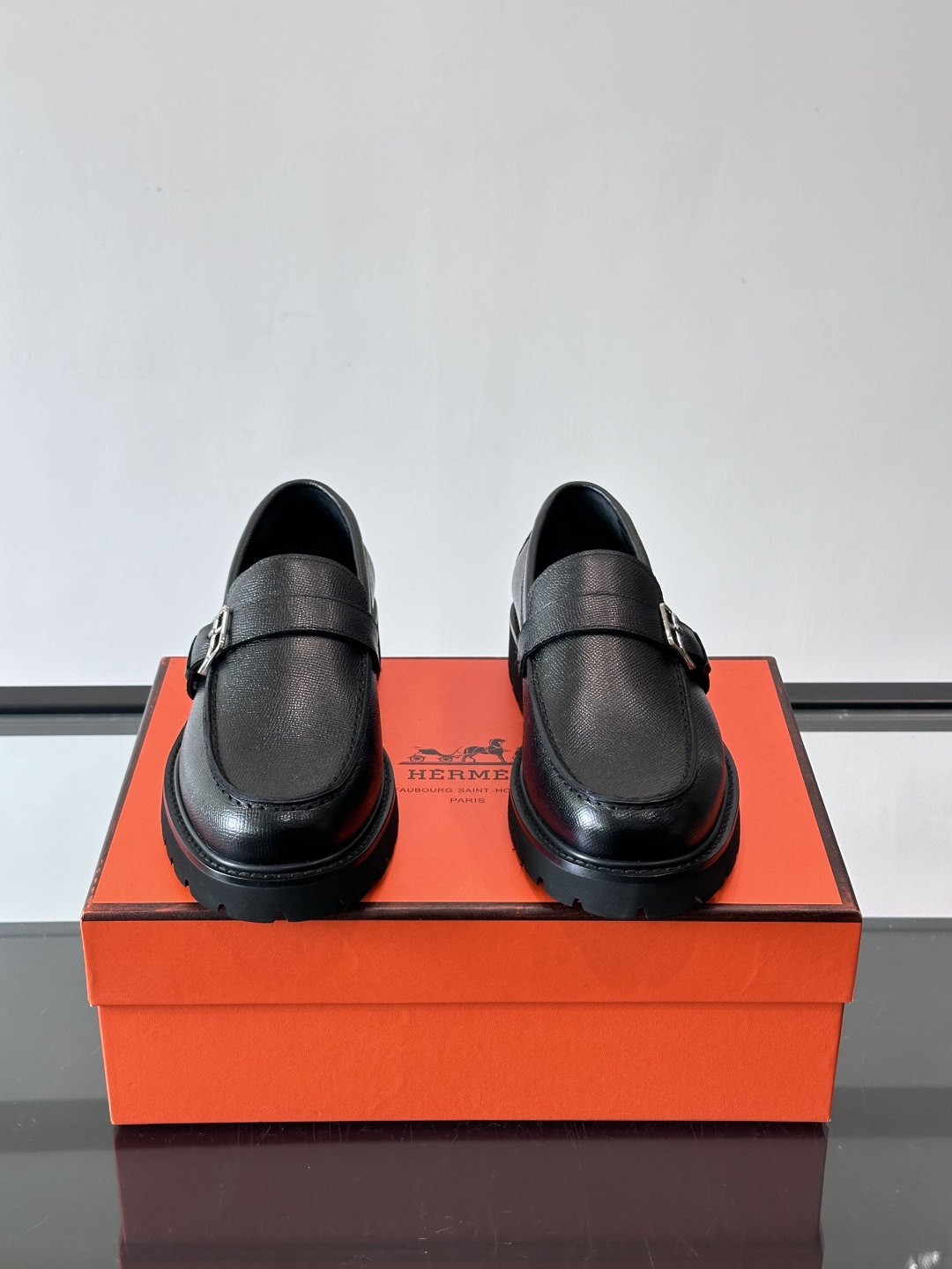 爱马仕Hermes皮鞋👞。2026高级感商务穿搭必备的男鞋~~进口原版牛皮，水染头层牛里，进口橡胶大底！