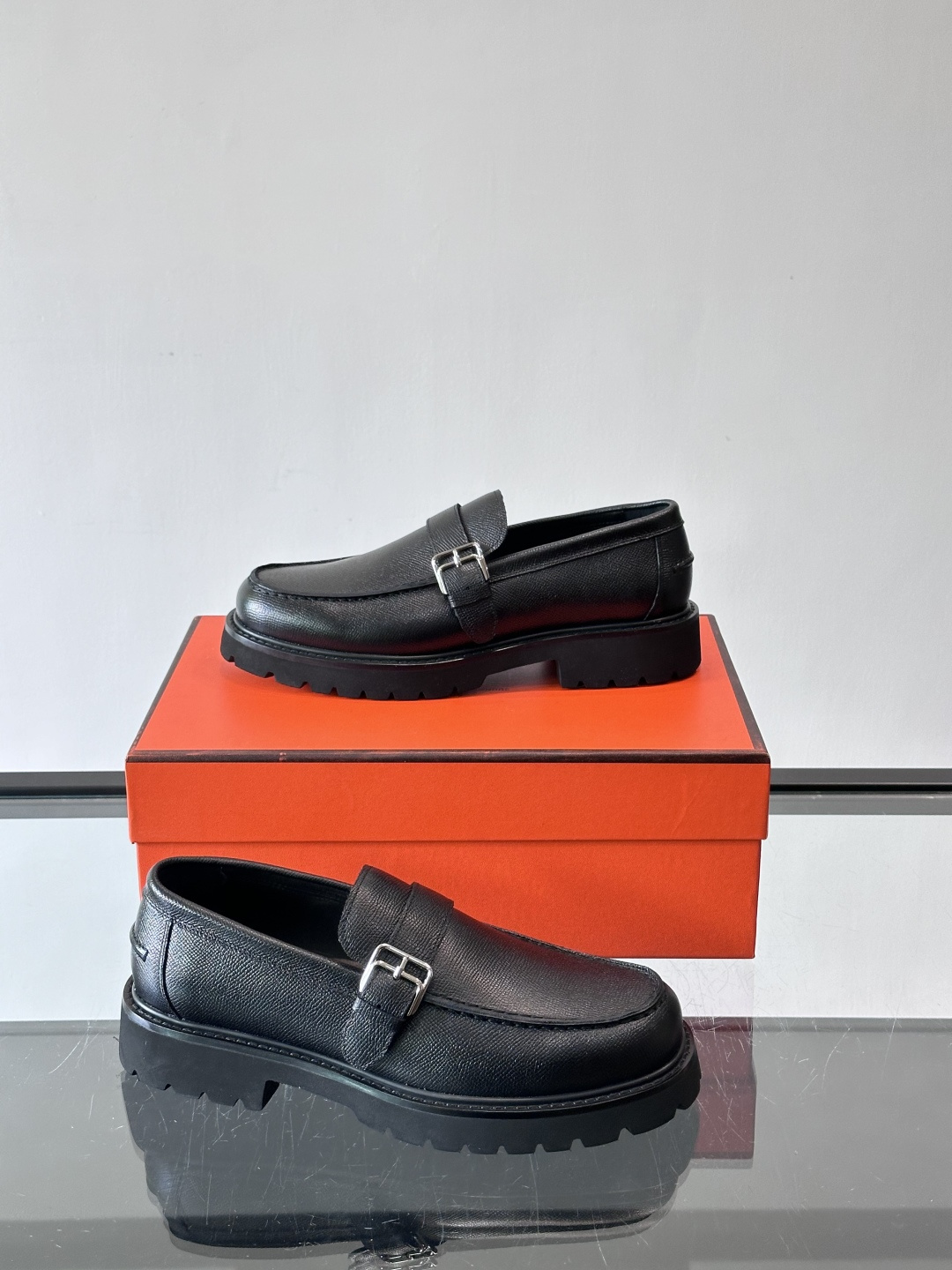 爱马仕Hermes皮鞋👞。2026高级感商务穿搭必备的男鞋~~进口原版牛皮，水染头层牛里，进口橡胶大底！
