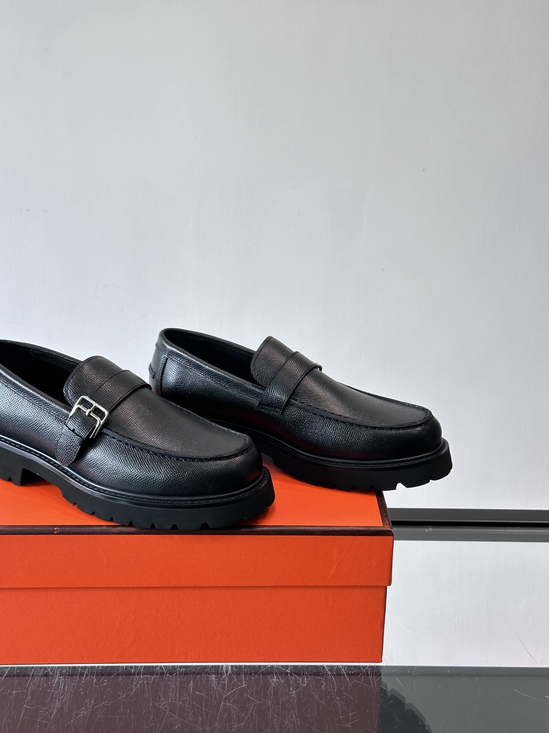 爱马仕Hermes皮鞋👞。2026高级感商务穿搭必备的男鞋~~进口原版牛皮，水染头层牛里，进口橡胶大底！