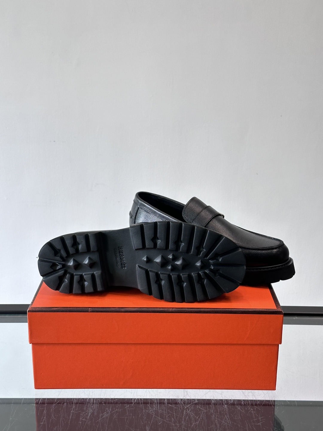 爱马仕Hermes皮鞋👞。2026高级感商务穿搭必备的男鞋~~进口原版牛皮，水染头层牛里，进口橡胶大底！