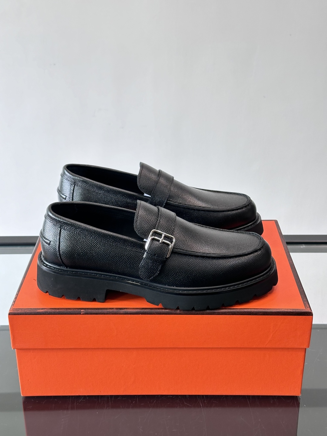 爱马仕Hermes皮鞋👞。2026高级感商务穿搭必备的男鞋~~进口原版牛皮，水染头层牛里，进口橡胶大底！