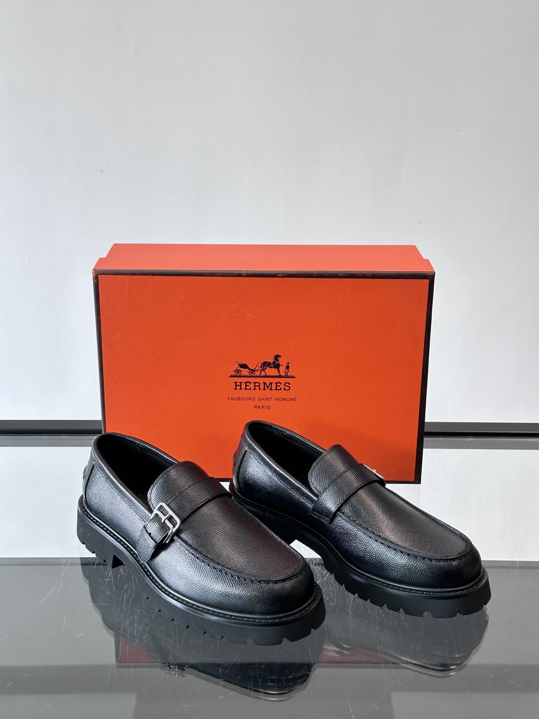 爱马仕Hermes皮鞋👞。2026高级感商务穿搭必备的男鞋~~进口原版牛皮，水染头层牛里，进口橡胶大底！