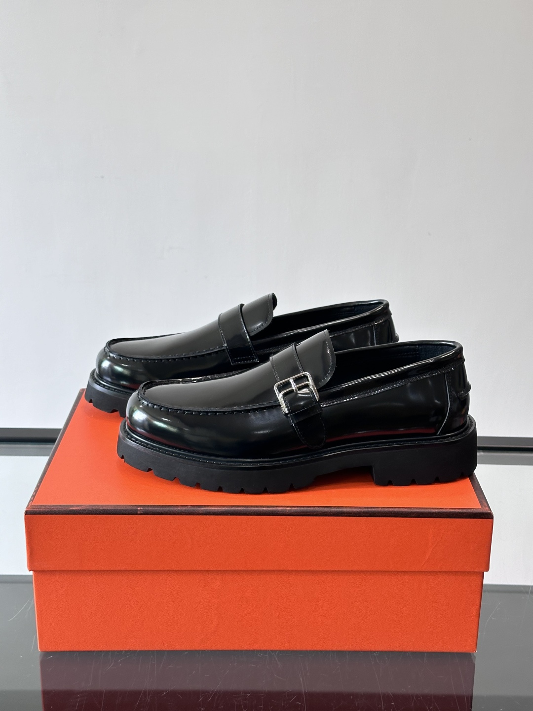 爱马仕Hermes皮鞋👞。2026高级感商务穿搭必备的男鞋~~进口原版牛皮，水染头层牛里，进口橡胶大底！