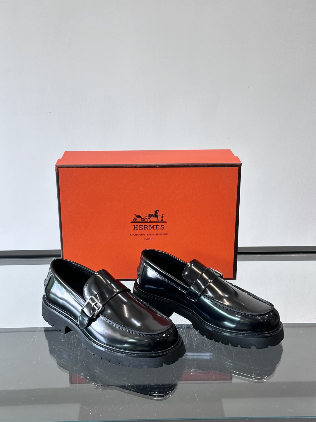 爱马仕Hermes皮鞋👞。2026高级感商务穿搭必备的男鞋~~进口原版牛皮，水染头层牛里，进口橡胶大底！