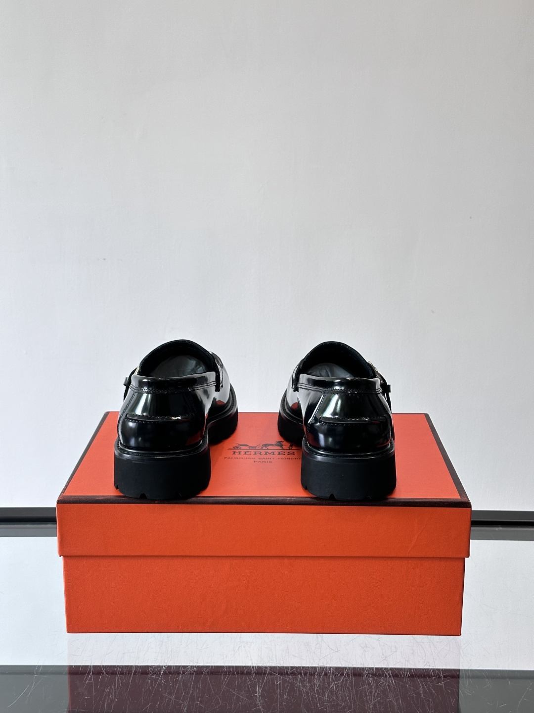 爱马仕Hermes皮鞋👞。2026高级感商务穿搭必备的男鞋~~进口原版牛皮，水染头层牛里，进口橡胶大底！