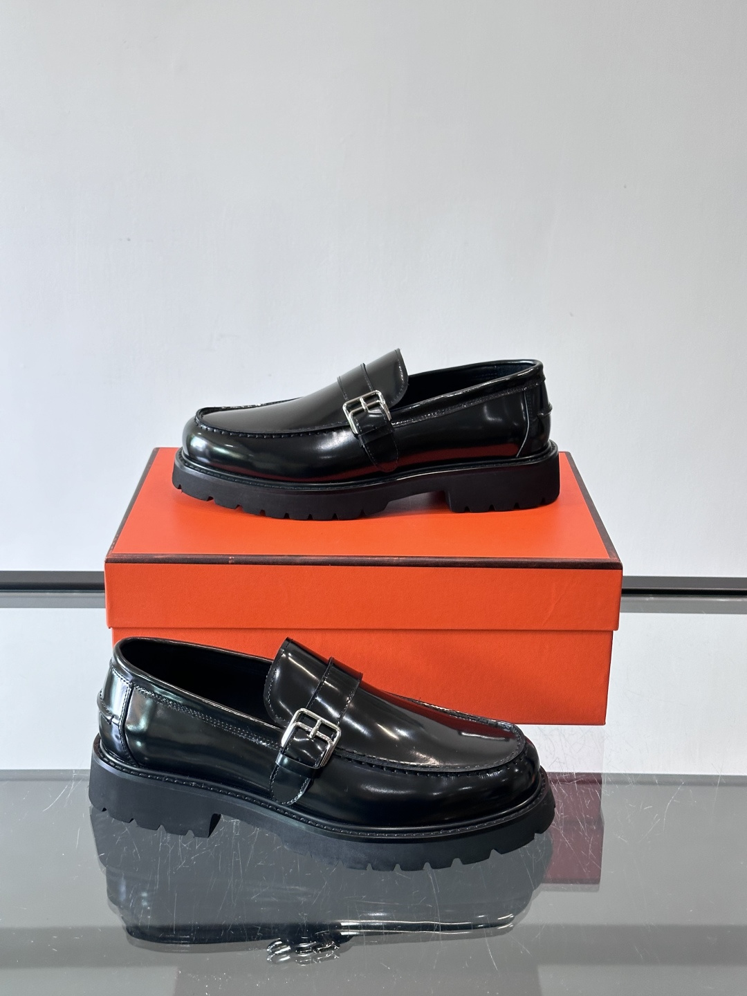 爱马仕Hermes皮鞋👞。2026高级感商务穿搭必备的男鞋~~进口原版牛皮，水染头层牛里，进口橡胶大底！