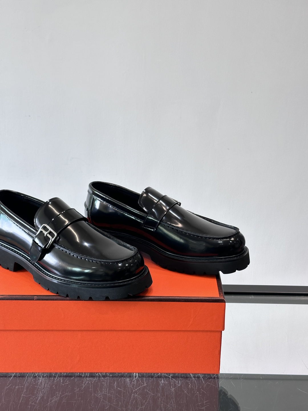 爱马仕Hermes皮鞋👞。2026高级感商务穿搭必备的男鞋~~进口原版牛皮，水染头层牛里，进口橡胶大底！