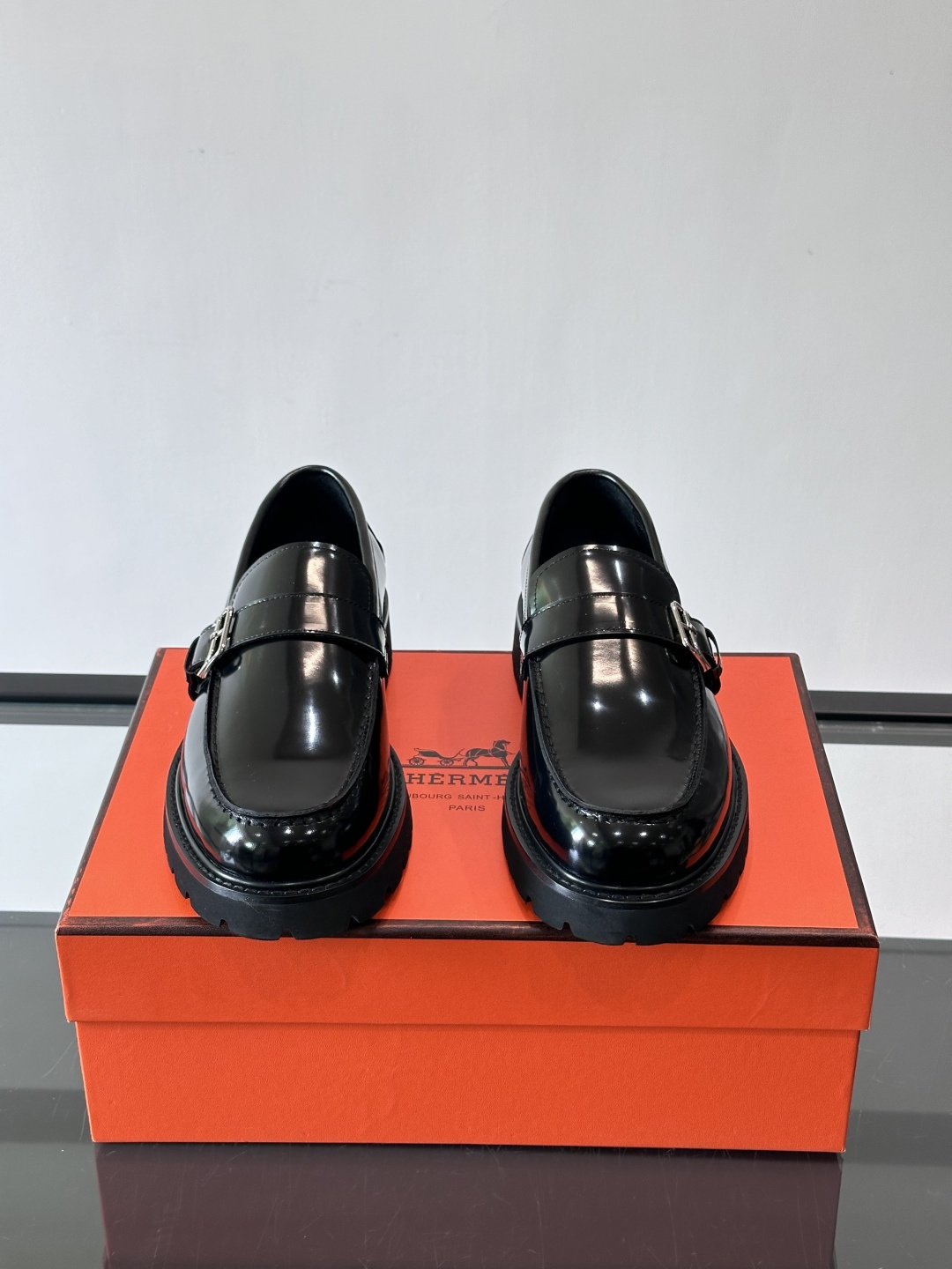 爱马仕Hermes皮鞋👞。2026高级感商务穿搭必备的男鞋~~进口原版牛皮，水染头层牛里，进口橡胶大底！