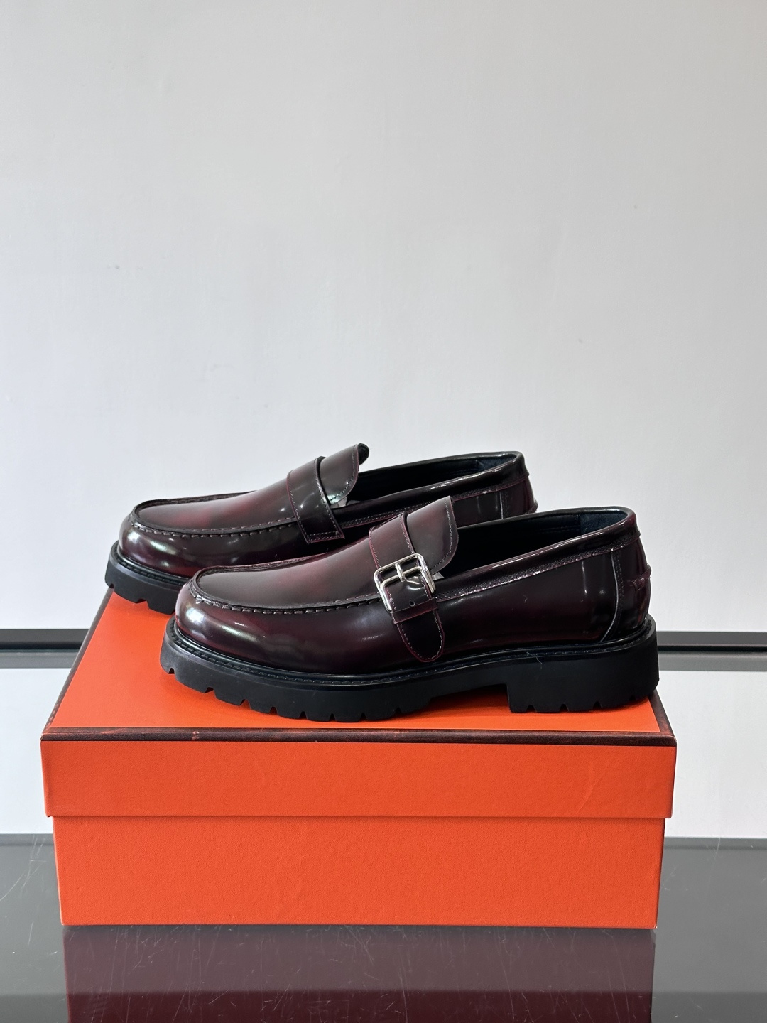 爱马仕Hermes皮鞋👞。2026高级感商务穿搭必备的男鞋~~进口原版牛皮，水染头层牛里，进口橡胶大底！