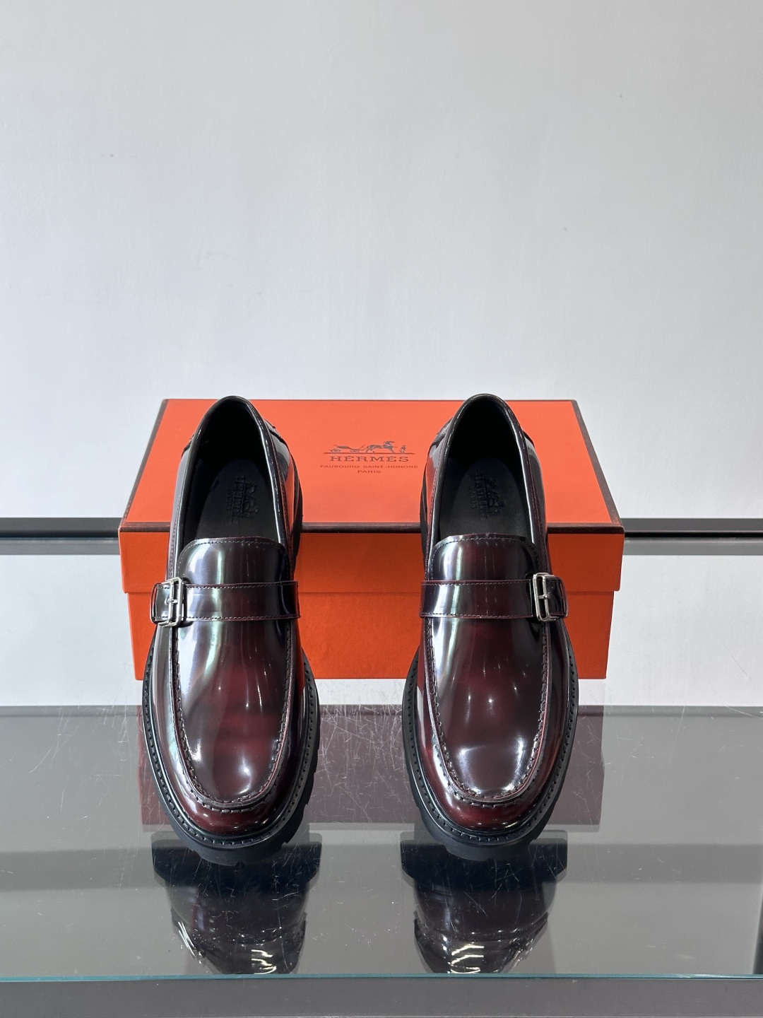 爱马仕Hermes皮鞋👞。2026高级感商务穿搭必备的男鞋~~进口原版牛皮，水染头层牛里，进口橡胶大底！