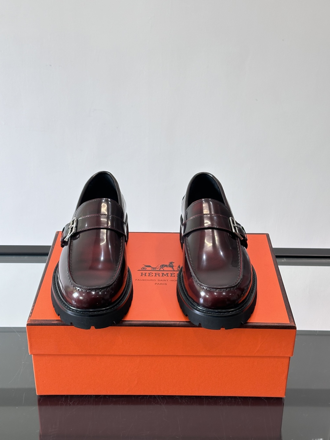 爱马仕Hermes皮鞋👞。2026高级感商务穿搭必备的男鞋~~进口原版牛皮，水染头层牛里，进口橡胶大底！