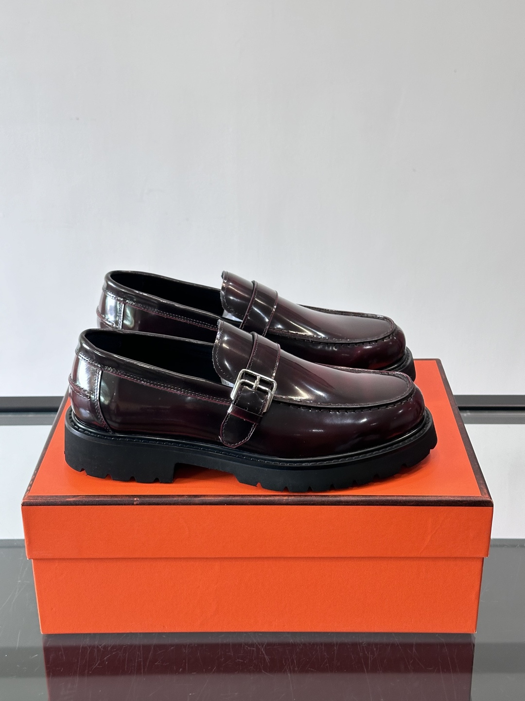 爱马仕Hermes皮鞋👞。2026高级感商务穿搭必备的男鞋~~进口原版牛皮，水染头层牛里，进口橡胶大底！