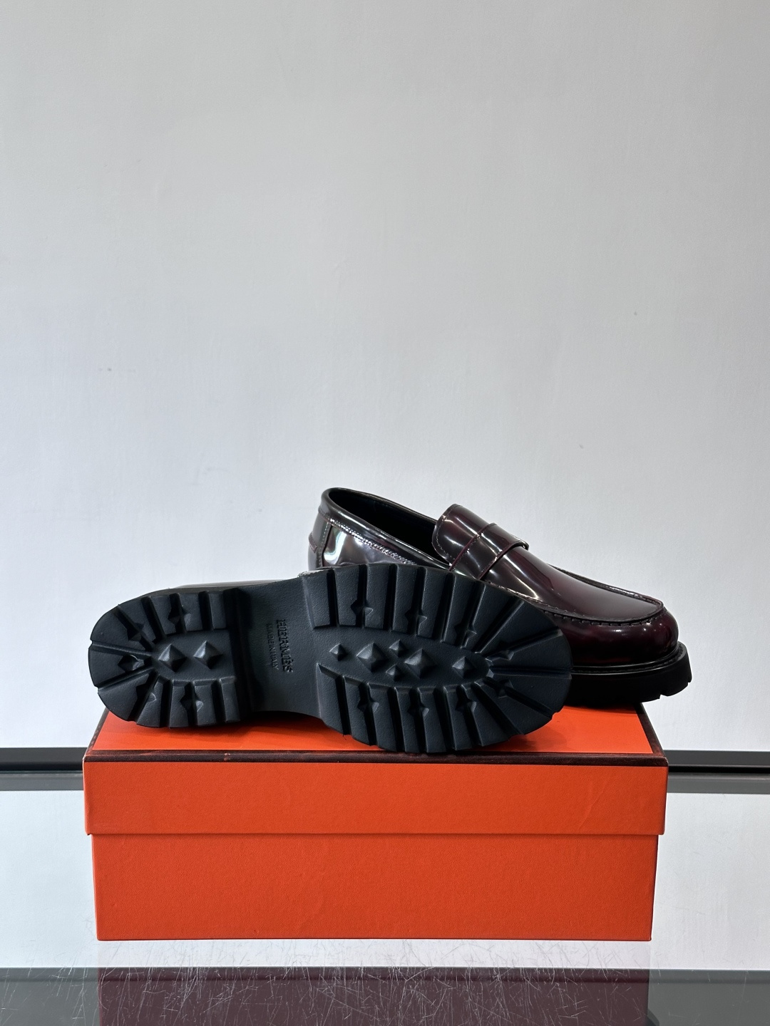 爱马仕Hermes皮鞋👞。2026高级感商务穿搭必备的男鞋~~进口原版牛皮，水染头层牛里，进口橡胶大底！