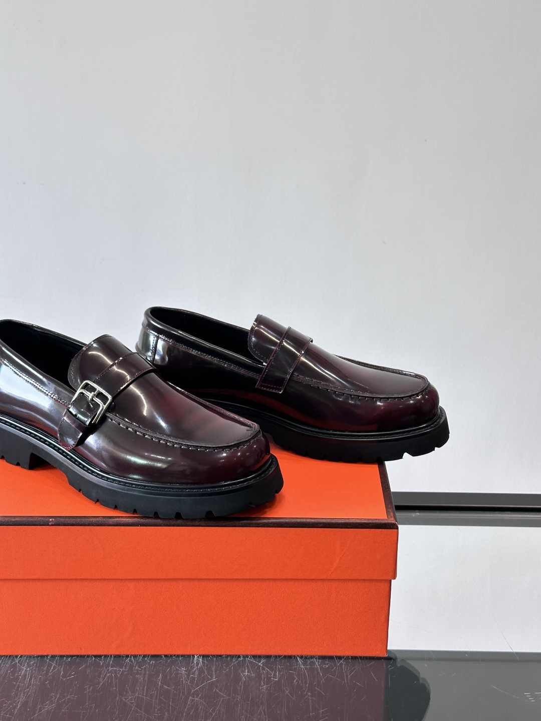 爱马仕Hermes皮鞋👞。2026高级感商务穿搭必备的男鞋~~进口原版牛皮，水染头层牛里，进口橡胶大底！