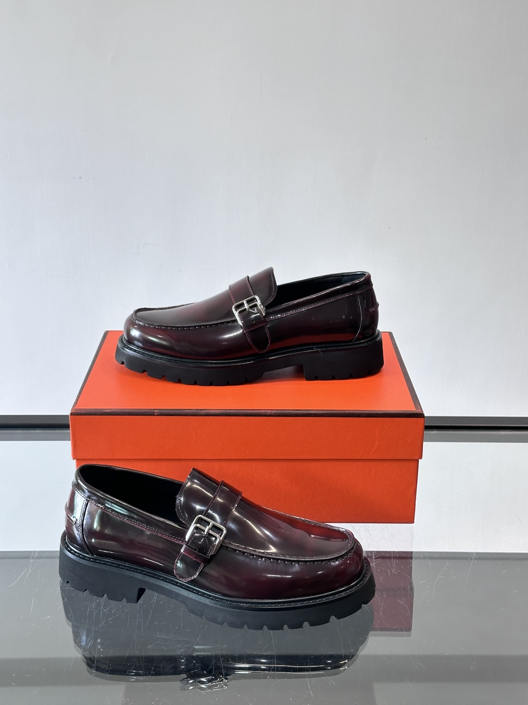 爱马仕Hermes皮鞋👞。2026高级感商务穿搭必备的男鞋~~进口原版牛皮，水染头层牛里，进口橡胶大底！