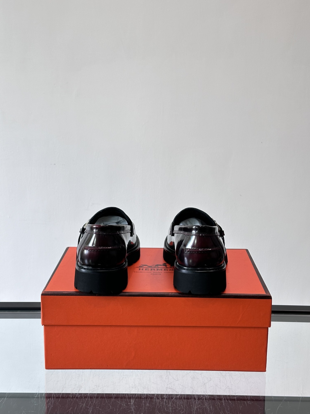 爱马仕Hermes皮鞋👞。2026高级感商务穿搭必备的男鞋~~进口原版牛皮，水染头层牛里，进口橡胶大底！