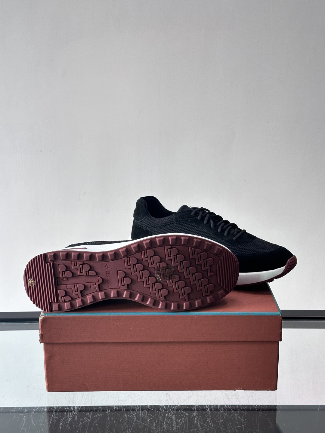 Loro Piana Modular Walk休闲鞋，羊毛针织+牛反绒拼接，质感细腻又高级。高弹乳胶鞋垫