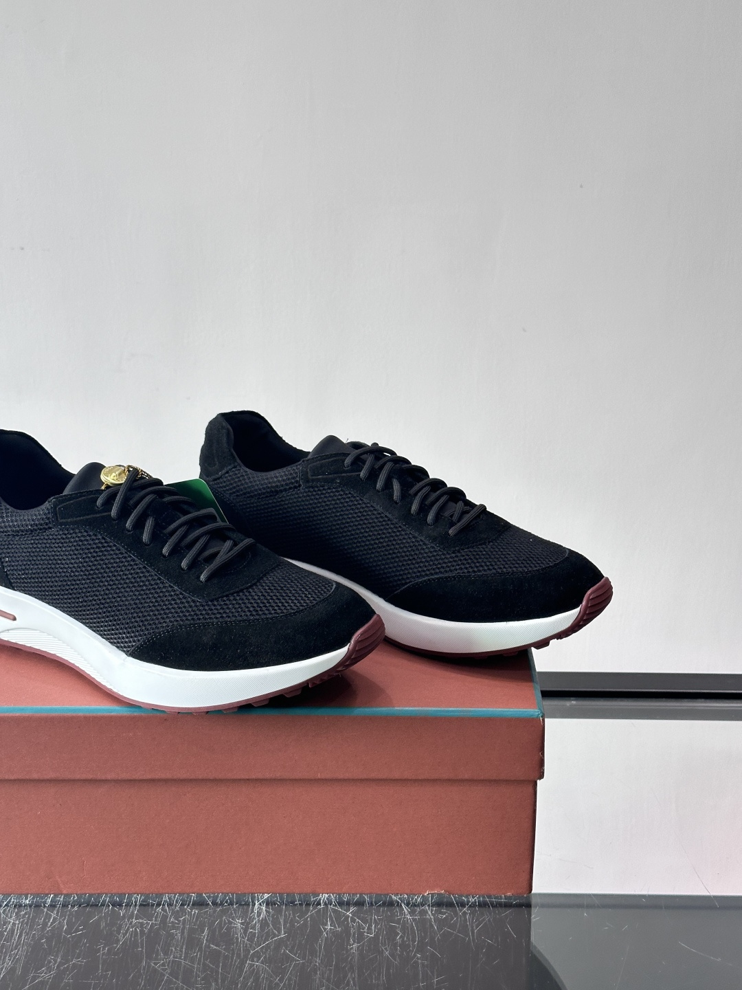 Loro Piana Modular Walk休闲鞋，羊毛针织+牛反绒拼接，质感细腻又高级。高弹乳胶鞋垫