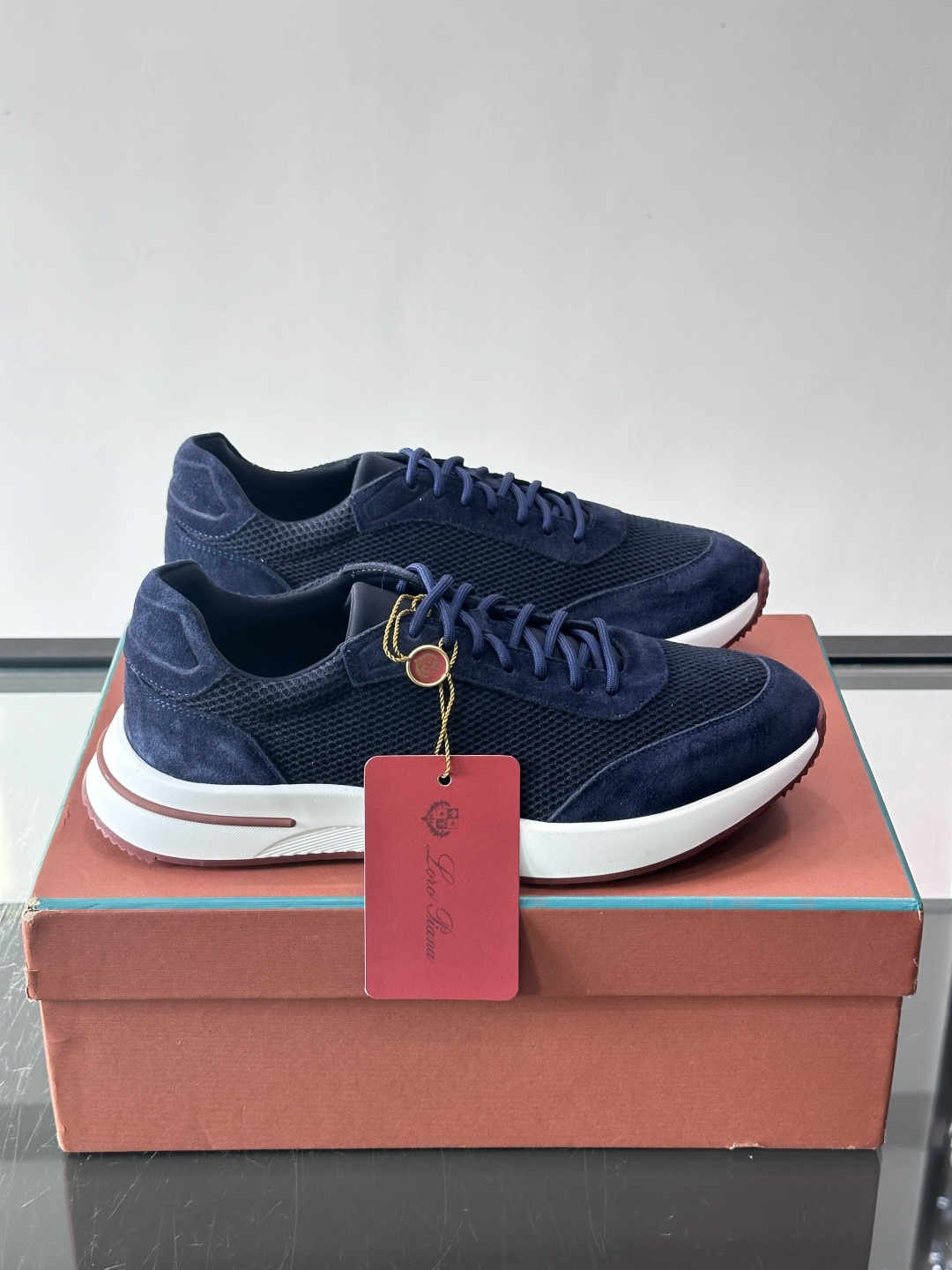 Loro Piana Modular Walk休闲鞋，羊毛针织+牛反绒拼接，质感细腻又高级。高弹乳胶鞋垫