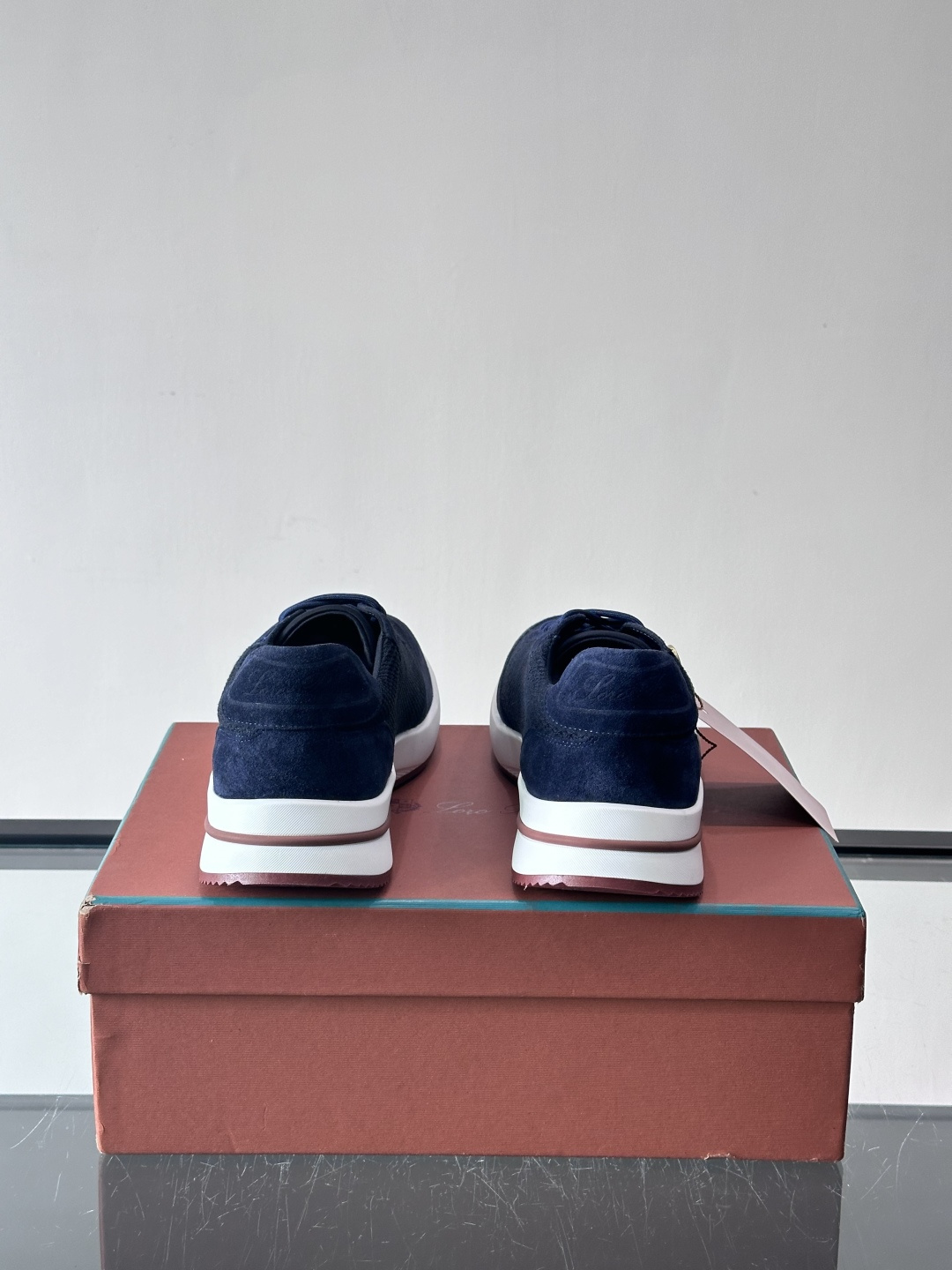 Loro Piana Modular Walk休闲鞋，羊毛针织+牛反绒拼接，质感细腻又高级。高弹乳胶鞋垫