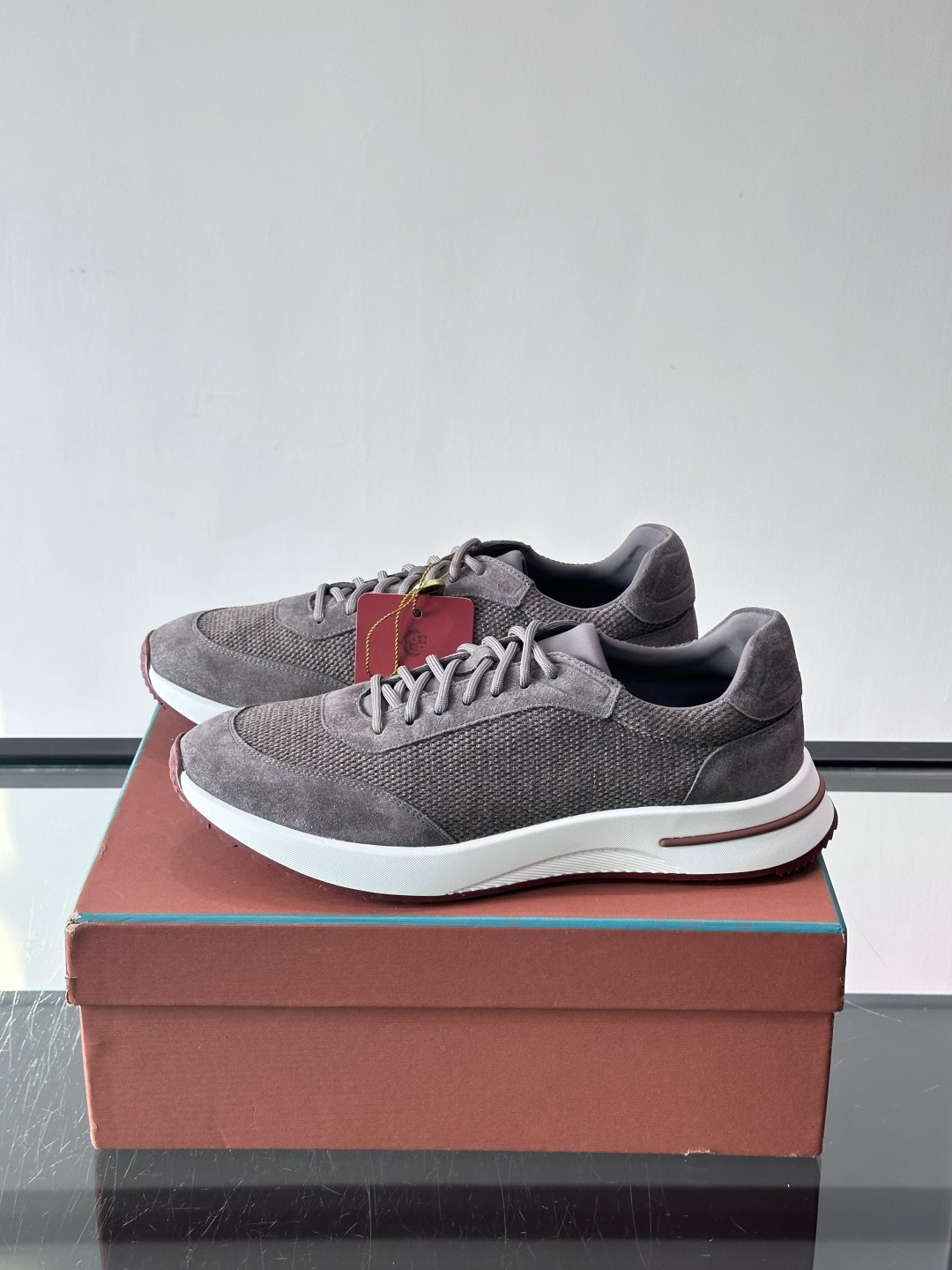 Loro Piana Modular Walk休闲鞋，羊毛针织+牛反绒拼接，质感细腻又高级。高弹乳胶鞋垫