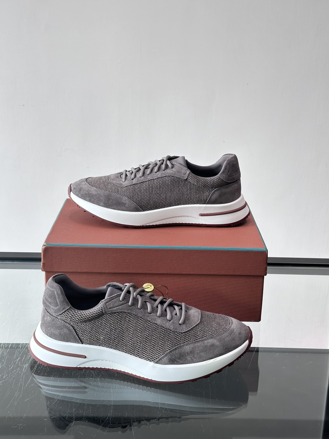 Loro Piana Modular Walk休闲鞋，羊毛针织+牛反绒拼接，质感细腻又高级。高弹乳胶鞋垫