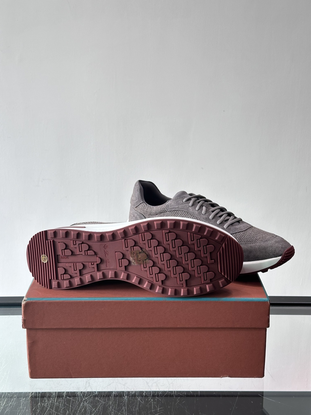 Loro Piana Modular Walk休闲鞋，羊毛针织+牛反绒拼接，质感细腻又高级。高弹乳胶鞋垫