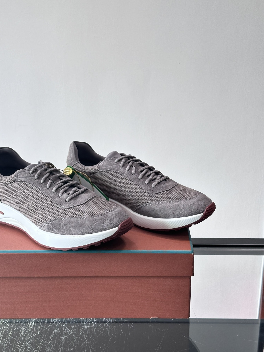 Loro Piana Modular Walk休闲鞋，羊毛针织+牛反绒拼接，质感细腻又高级。高弹乳胶鞋垫