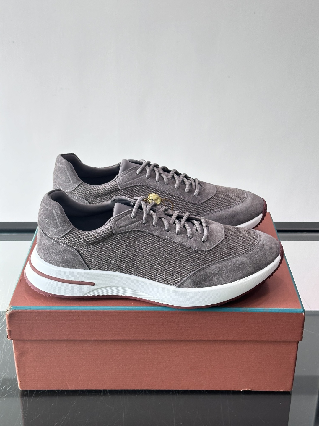 Loro Piana Modular Walk休闲鞋，羊毛针织+牛反绒拼接，质感细腻又高级。高弹乳胶鞋垫