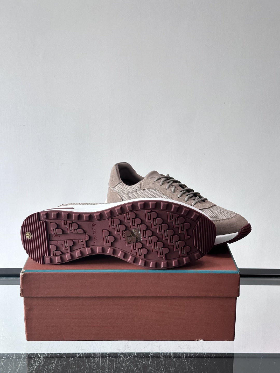 Loro Piana Modular Walk休闲鞋，羊毛针织+牛反绒拼接，质感细腻又高级。高弹乳胶鞋垫