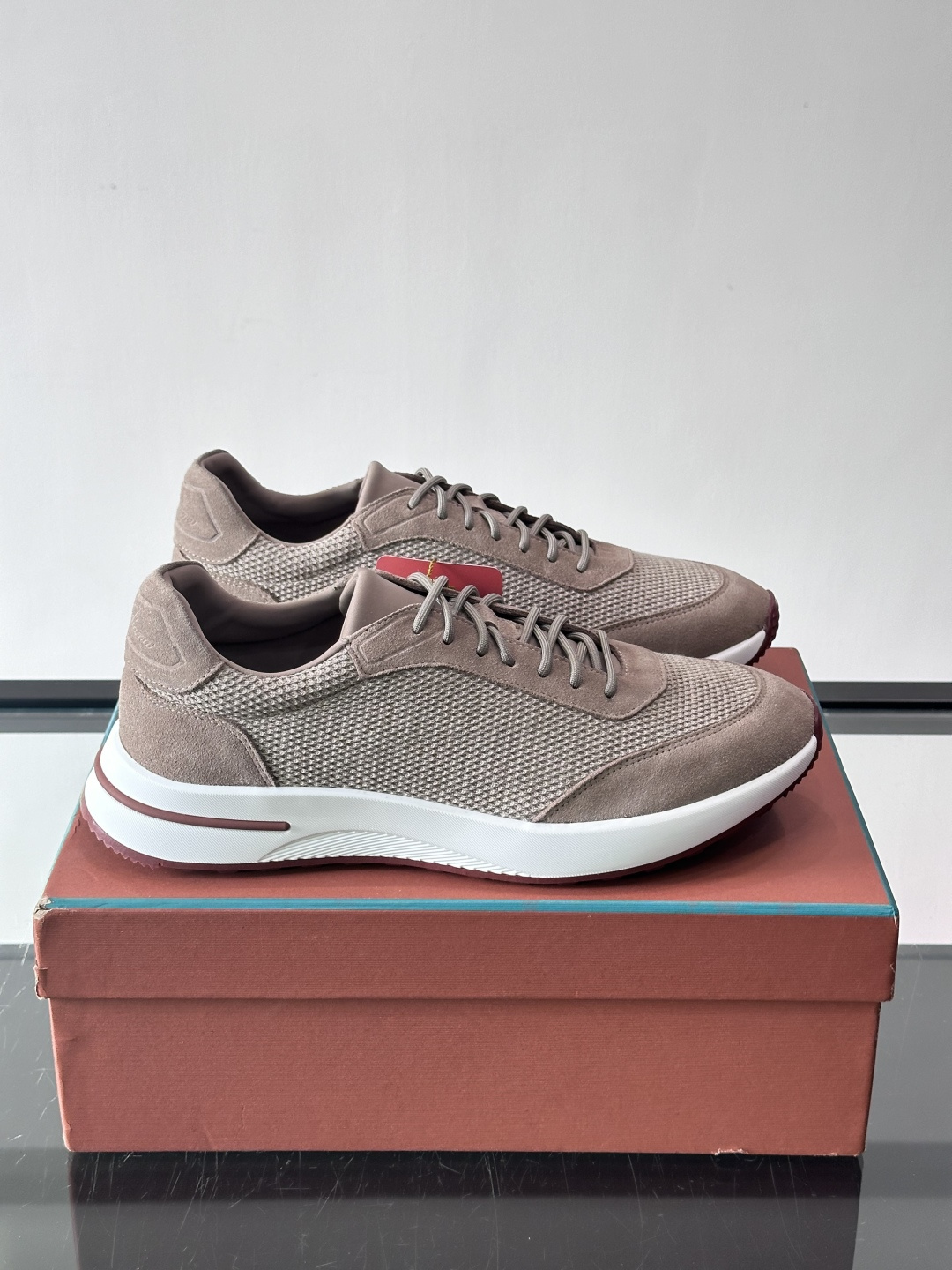 Loro Piana Modular Walk休闲鞋，羊毛针织+牛反绒拼接，质感细腻又高级。高弹乳胶鞋垫