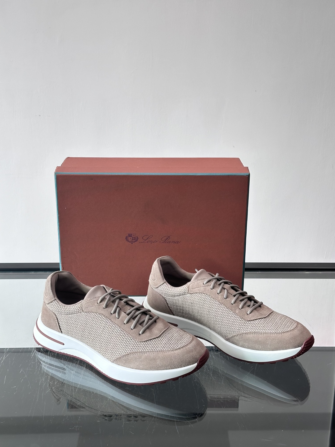 Loro Piana Modular Walk休闲鞋，羊毛针织+牛反绒拼接，质感细腻又高级。高弹乳胶鞋垫